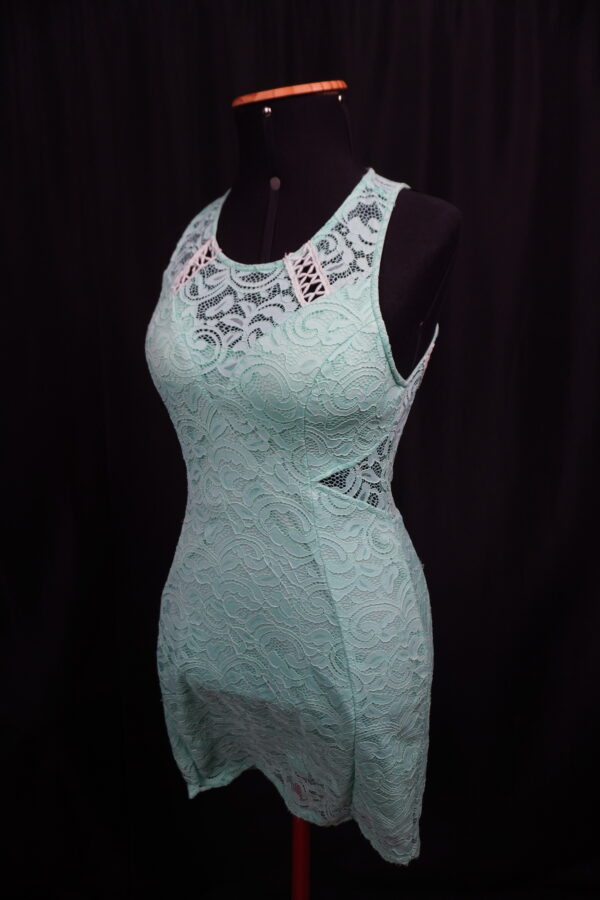 VESTIDO MIDI RENDADO (M)