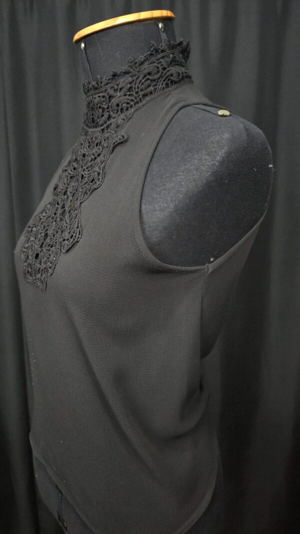 BLUSA COM GOLA RENDADA (M) - Imagem 2