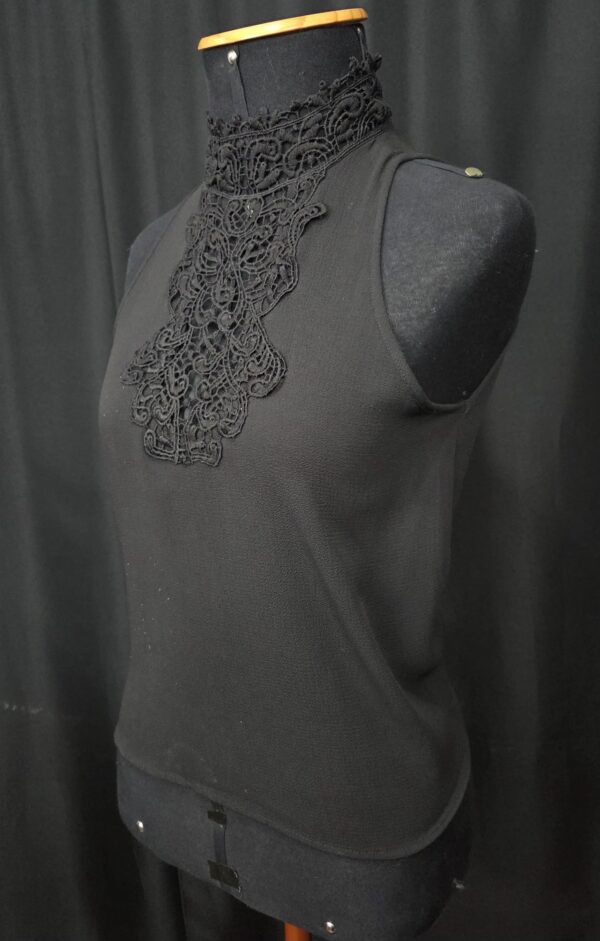 BLUSA COM GOLA RENDADA (M)