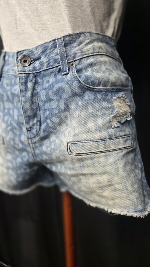 SHORTS JEANS LE LIS BLANC (M) - Imagem 2