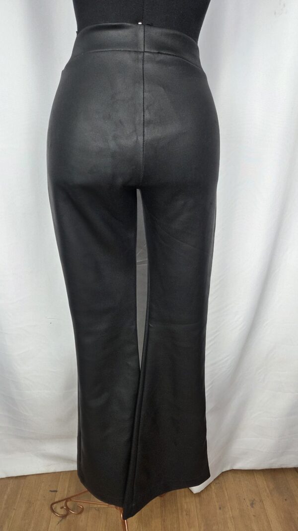 CALÇA EM CORINO MIIA (GG) - Imagem 3