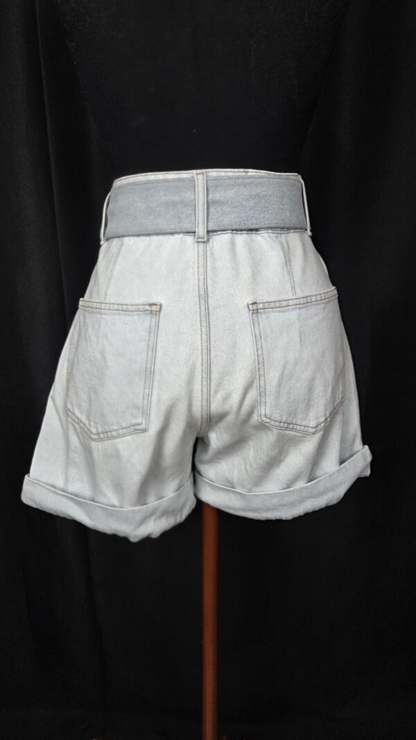 SHORTS A COLLECTION (M) - Imagem 3